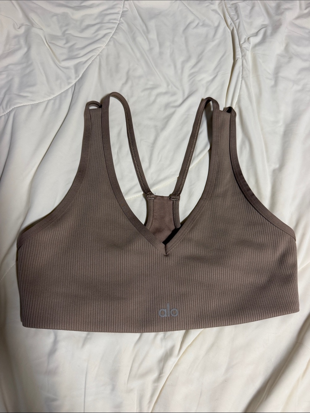 ALO Yoga Women’s Ribbed V-Neck Sports Bra in nude small